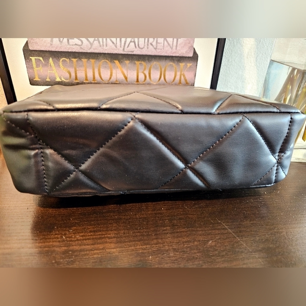 Badgley Mischka Black  Quilted Shoulder Bag. - Picture 6 of 8